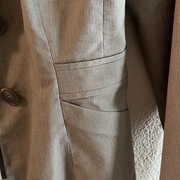 Suit - Picture 5 of 5